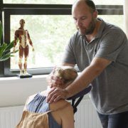 Stoelmassage op werk. 7 Stoelmassage Maurice Esoterra