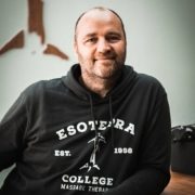 Holistische massagetherapie: Verbinding, Vertraging, en Embodyment in Nieuwegein, Utrech 1 Afbeelding Maurice de Gruijter Massage en fascia release therapeut